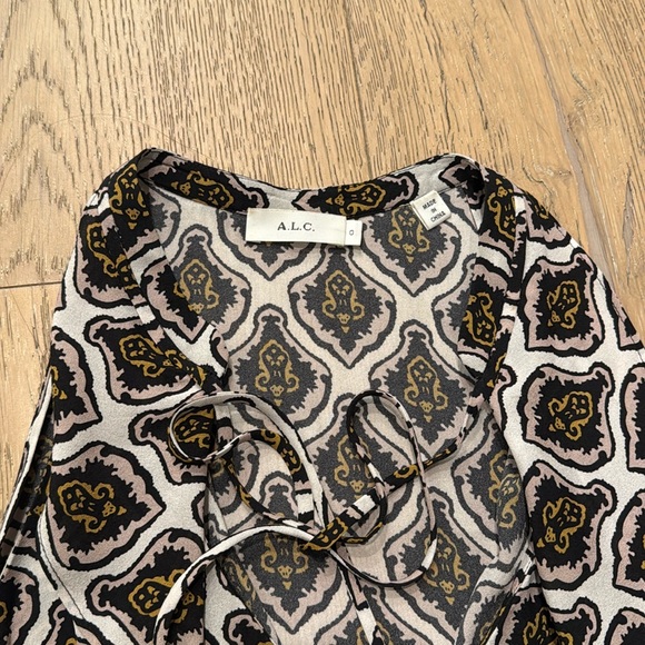 ALC Sleeveless Blouse - Picture 3 of 4